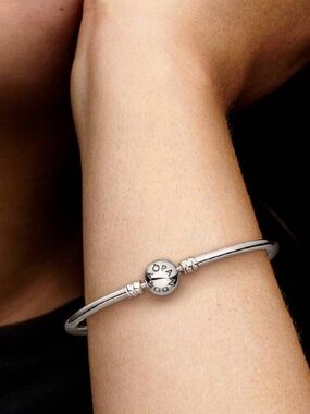 NEW! Pandora Logo Clasp Bangle ALE 925 Sterling Silver 8.3”